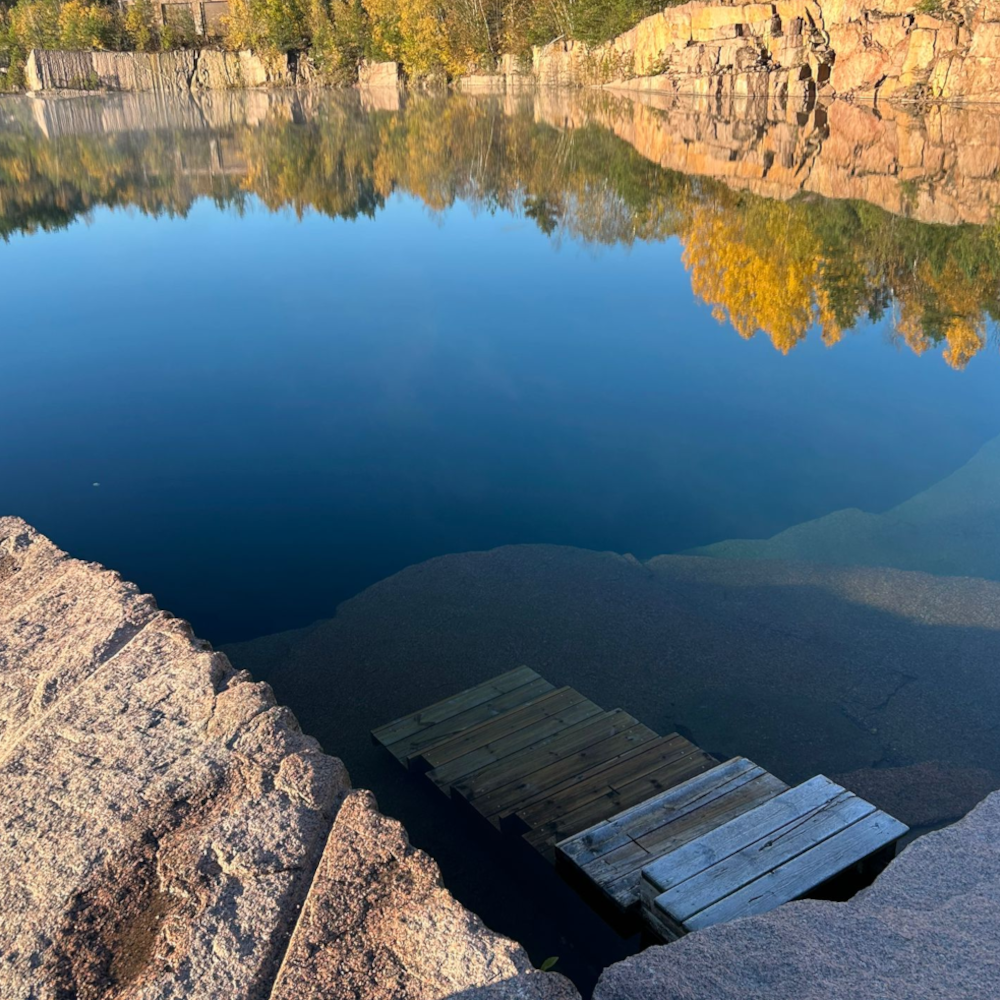 Espoon dyykkarit louhoksen veteenmenopaikka